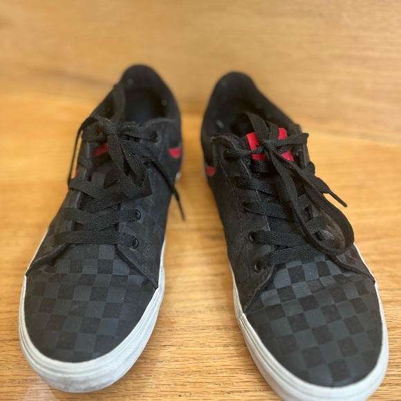 Like new youth vans size 5.5. - Picture 4 of 5